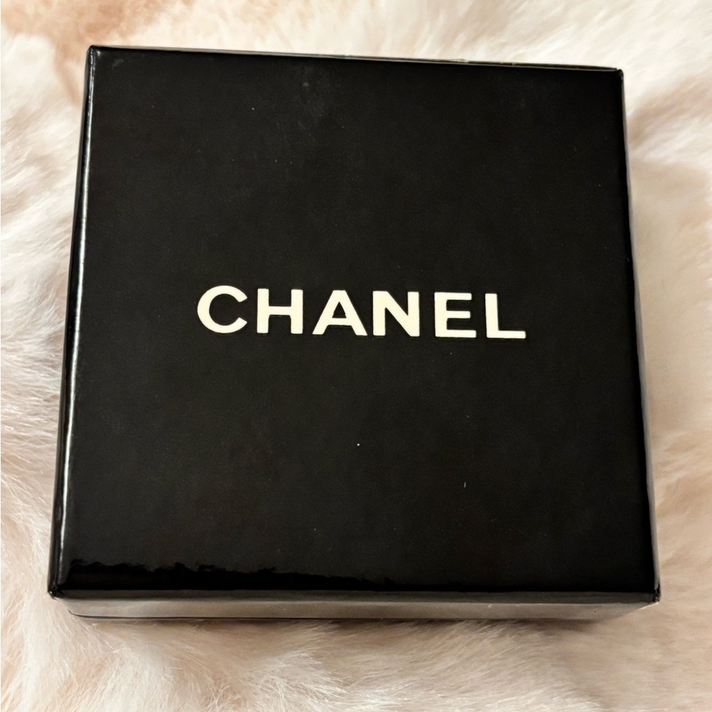 CHANEL Gold and Cream Statement Earrings - Clip on - Picture 8 of 10